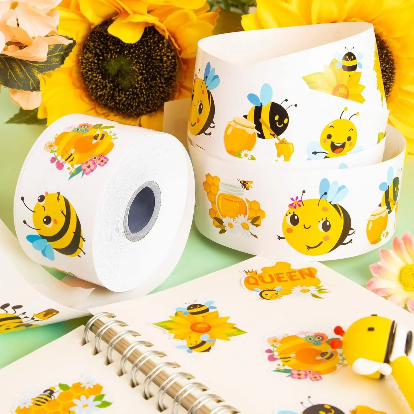 500Pcs /1 Rolls 2.5cm/1inch Yellow Bee Flower Shaped Sticker Decoration Gift Box Sticker Label Stationery Sticker